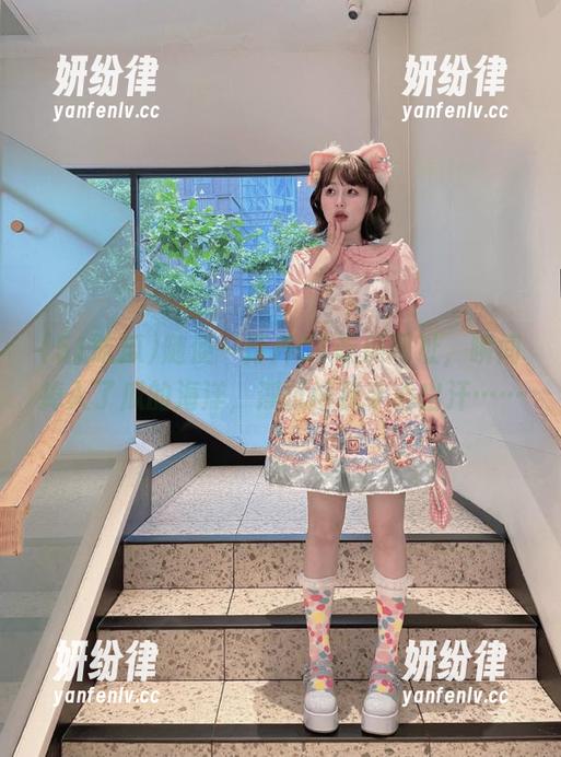 51吃瓜 随便一打开51吃瓜网址,瞬间掉入了瓜的海洋,浮沉得我手心出汗……