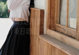 这波刨坟太“扎心”！下载51每日吃瓜，快来围观！