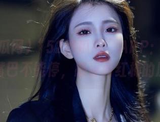 “52吃瓜网”APP：吃瓜时光，嘴巴不能停，感受西红柿的压力！
