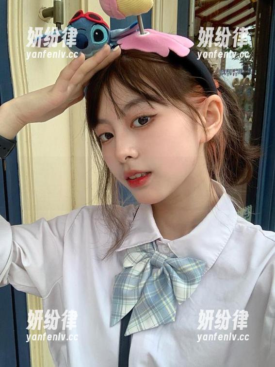 带着“52吃瓜网”导航出门，保证你不迷路但意外特别多的那种。