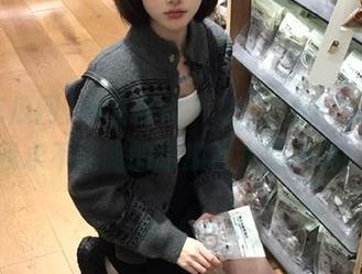 站立在众人之中，91吃瓜网让我永不迷路的吃瓜使命感满满！