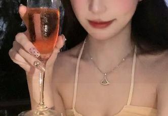 从“cgw”导航进来的，看到的都是五光十色的露脸和撇嘴