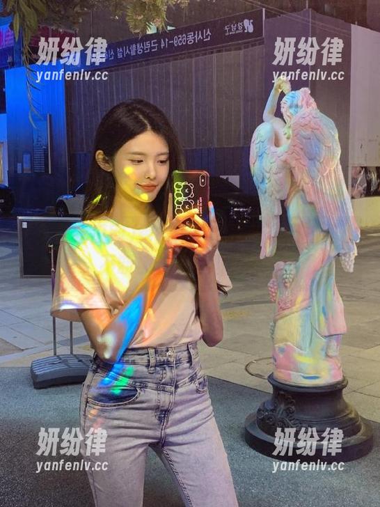 每天刷“免费吃瓜网”网址，不断被甜蜜与酸涩包围中
