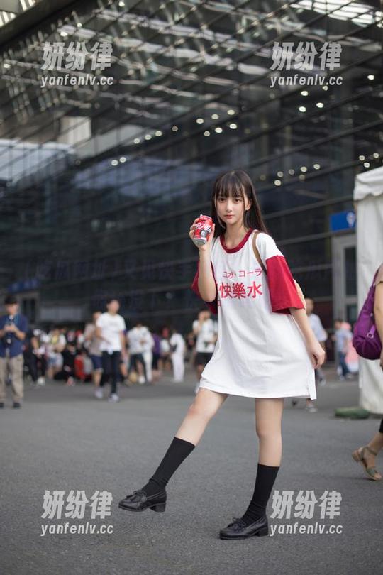 吃瓜网址 又见快手网红!最新吃瓜网址你还没下?快来瞧瞧吧!