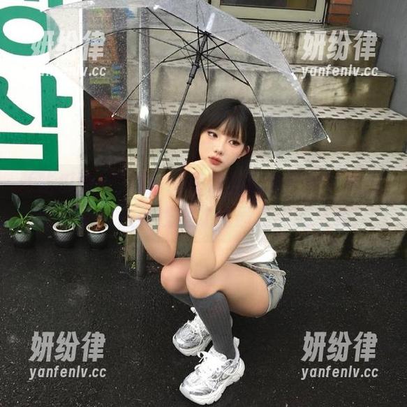 吃瓜论坛 短信、朋友圈再也不够,吃瓜论坛上的八卦线路才是最顶尖的享受!
