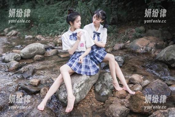 吃瓜论坛 坐在吃瓜论坛的入口,感觉自己像个窃听者,听着八卦对话!