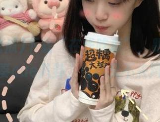 下载“在线吃瓜”，跟着网红的节奏cue八卦，低调又不失风趣！