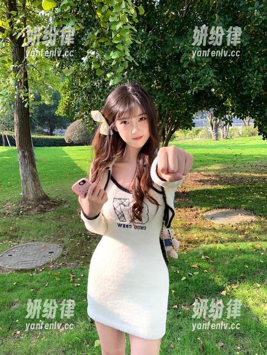 在线吃瓜，随便一条动态就能让网红们风光无限，真让人感叹。