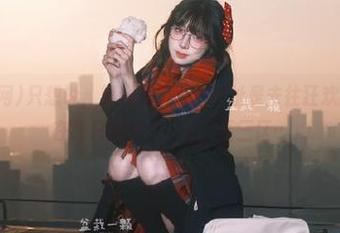 只想说，黑料吃瓜网的地址是去往狂欢的路，但亏在我只找到个一区二区三区…