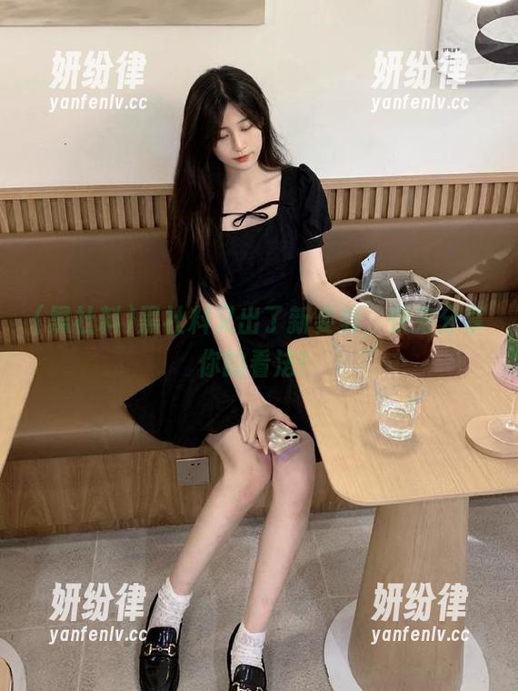 黑社料 黑社料又出了新姿势,快来分享你的看法!